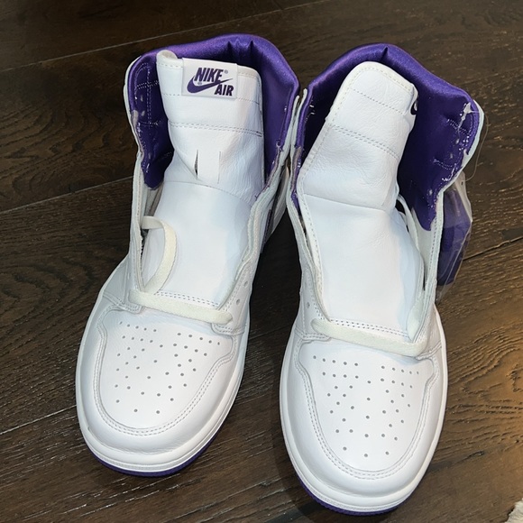 NIB - Air Jordan 1 High OG - Size 11 - Picture 3 of 12